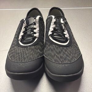 Clarks Cloudsteppers Dowling Pearl Women’s Size 8.5 Black Slip-On Sneakers